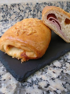 Una foto de Napolitanas de jamón york y queso