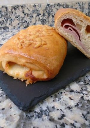 Una foto de Napolitanas de jamón york y queso