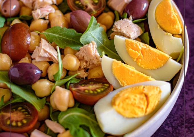 Ensalada De Garbanzos Con At N Y Huevo Duro Receta De Paula Hinke Nutrici N Cookpad