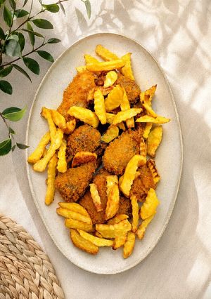 عکسی از دستور مرغ کنتاکی با دورچین سیب زمینی