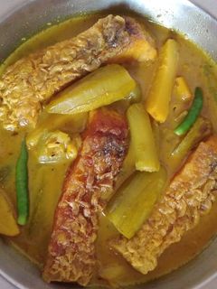 সব্জী দিয়ে মাছের ঝোল (sabji diye macher jhol recipe in Bengali) রেসিপির প্রধান ছবি