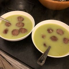 A picture of Pea soup-puree.