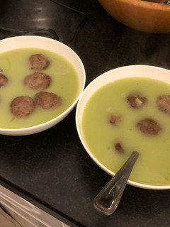 A picture of Pea soup-puree.