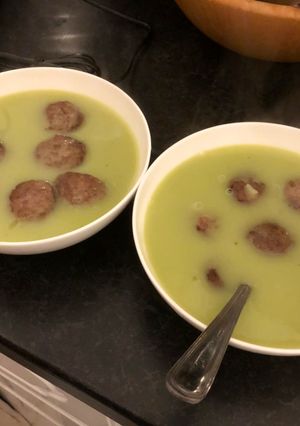 A picture of Pea soup-puree.