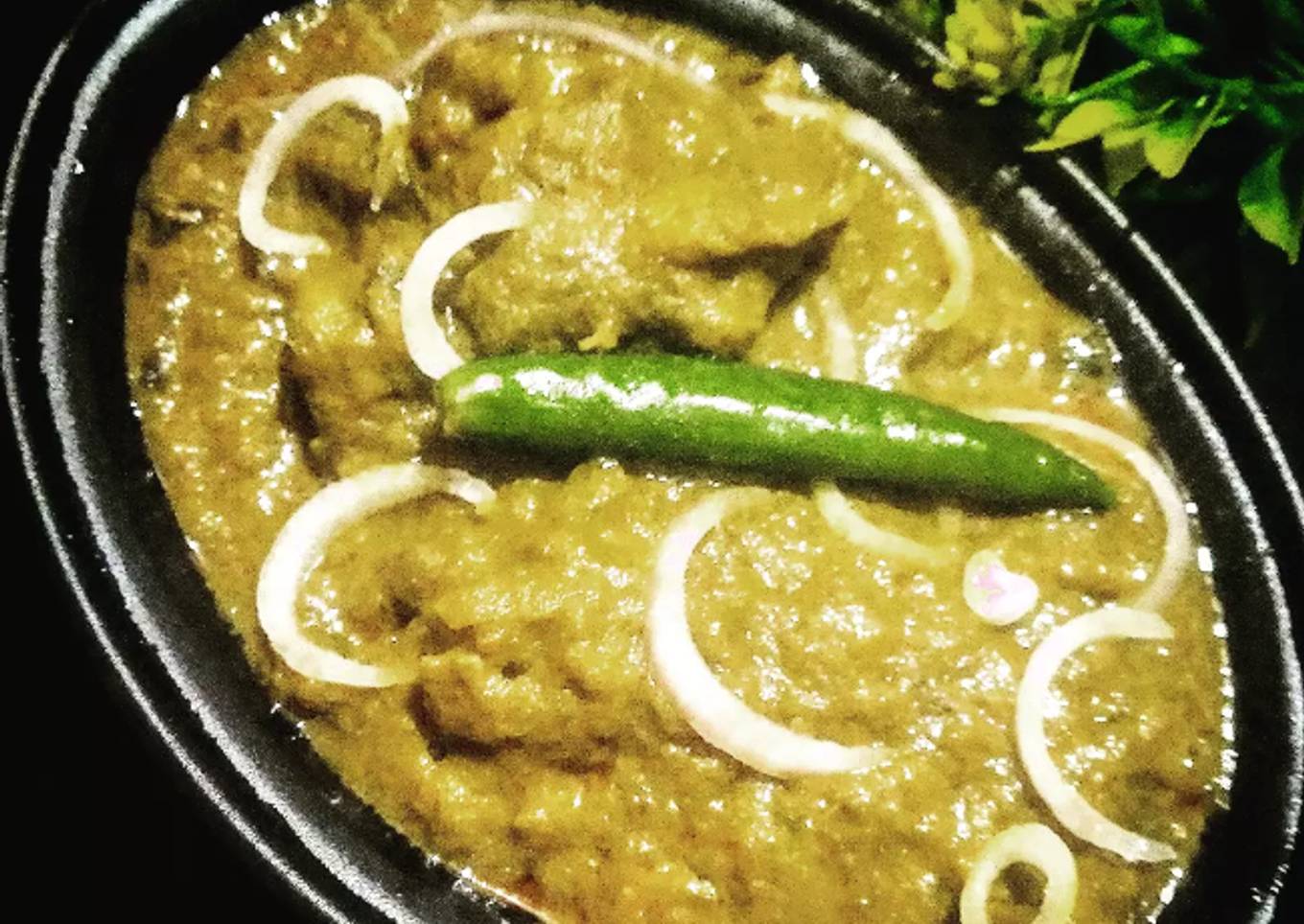 Green masala chicken gravy