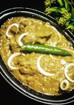 A picture of Green masala chicken gravy.