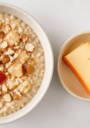 Una foto de Porridge de Avena con Proteína, Manzana y Almendras