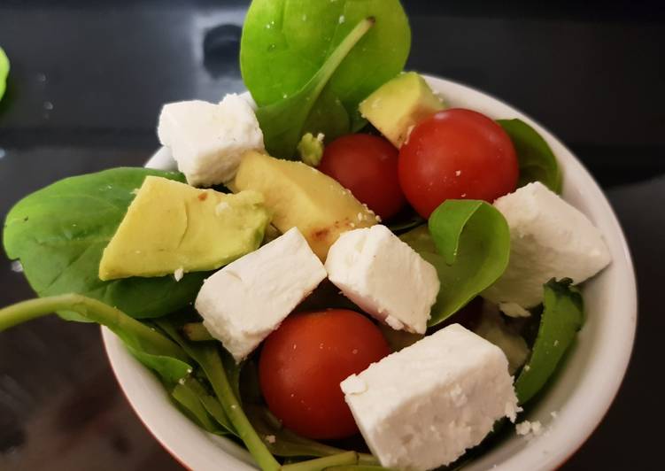 My Goats Cheese,Avocado & Tomato lunch. 😀