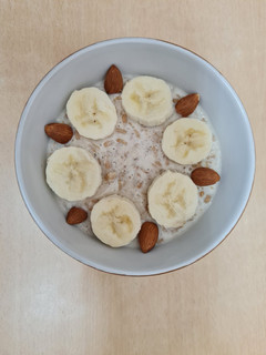 Una foto de Porridge de avena y maca peruana 🥣