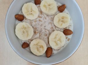 Una foto de Porridge de avena y maca peruana 🥣