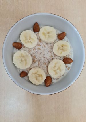 Una foto de Porridge de avena y maca peruana 🥣