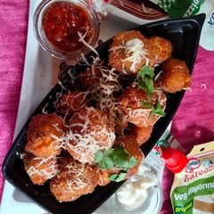 A picture of Italian Party Balls😋😋😋.