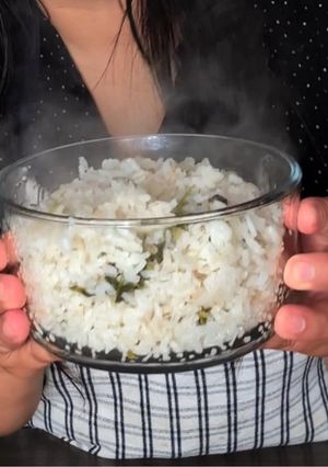 A picture of Lemon Cilantro Rice with Chile de Árbol.
