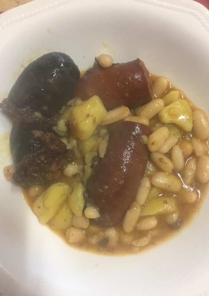 Una foto de Fabada asturiana