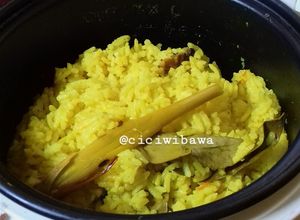 Foto resep Nasi Kuning Simpel (Magic Com)