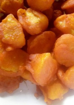 A picture of Viazi karai (flour coated potatoes).