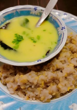 A picture of Gujarati kadhi khichdi.