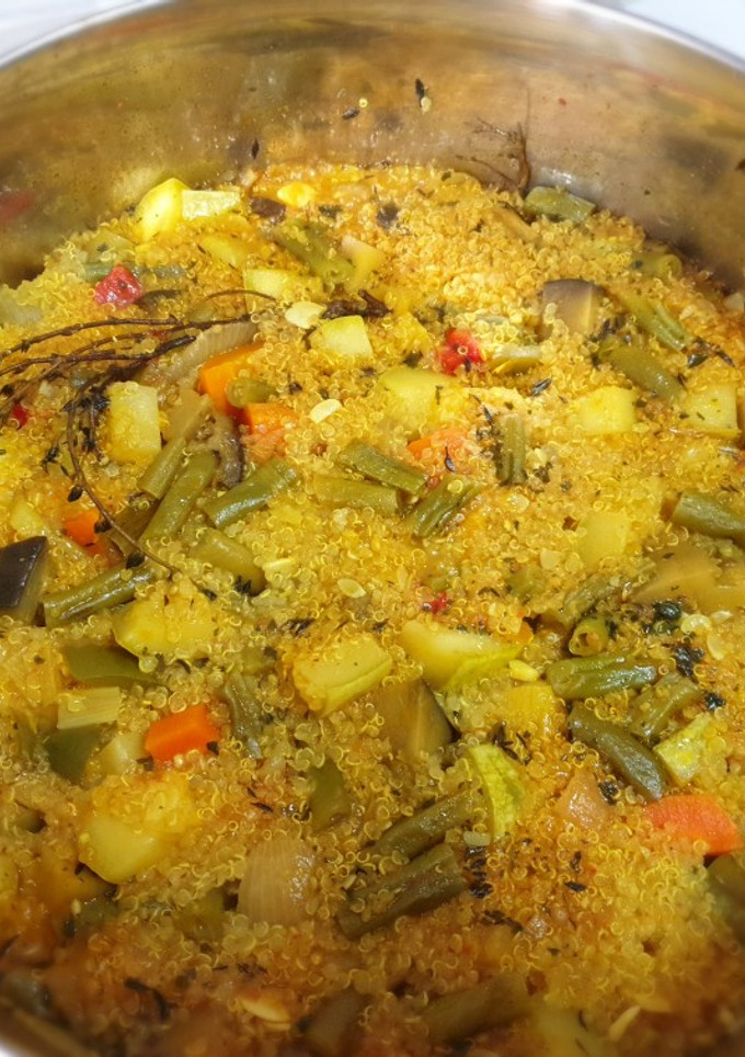 Una foto de Quinoa con verduras