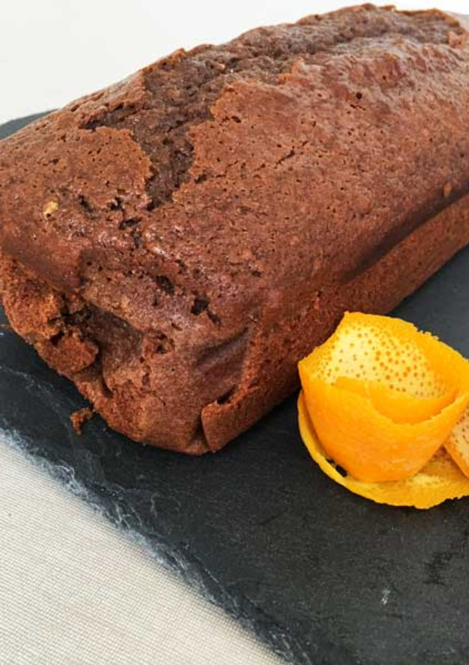 Una foto de Bizcocho ecológico de chocolate y naranja