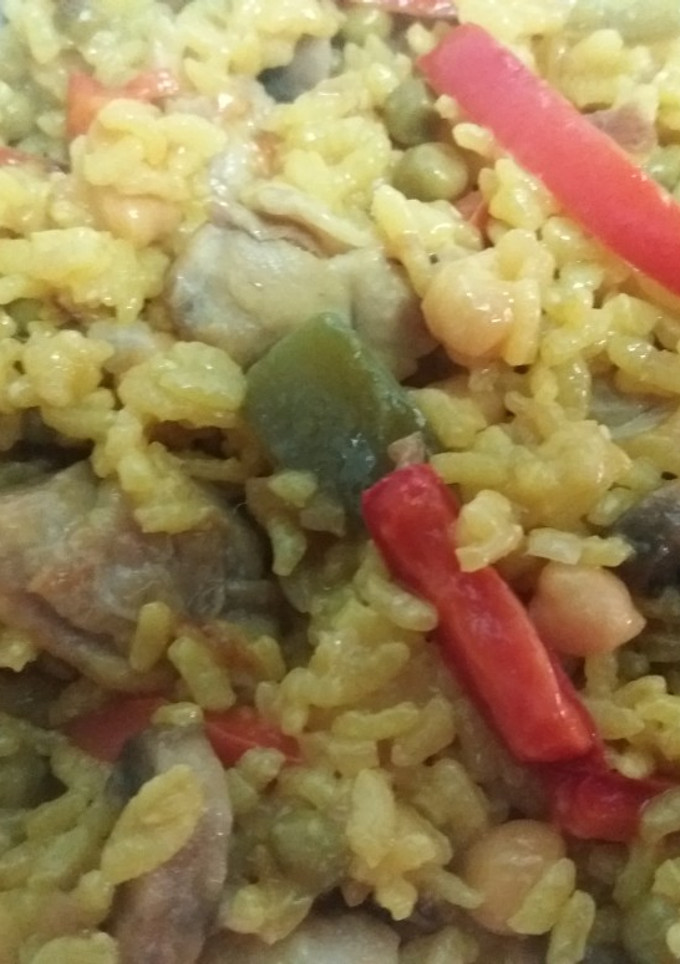 Una foto de Arroz con pollo y garbanzos