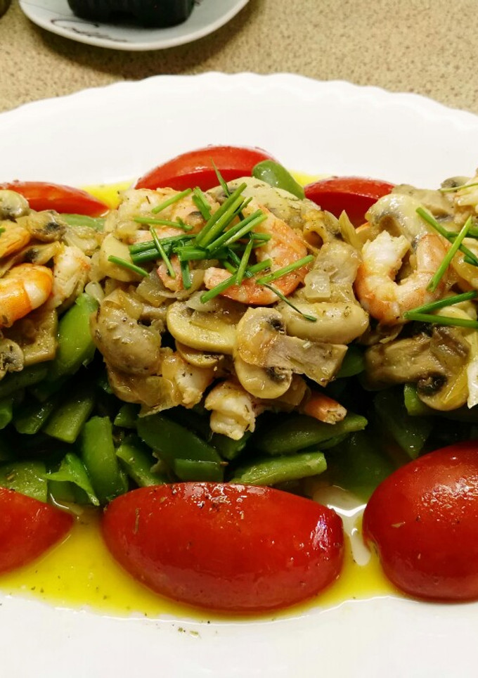 Una foto de Ensalada de judías verdes con langostinos y vinagreta