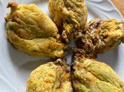 Una foto di zucchine ripiene