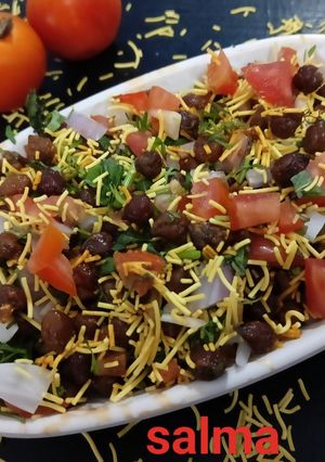 A picture of Kala Chana Chaat.