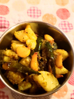 A picture of Delicious jeera aloo.