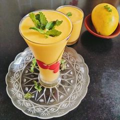 A picture of Mango Thandai smoothie 😋.