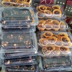 A picture of Kue coklat kacang.