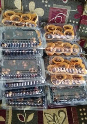 A picture of Kue coklat kacang.