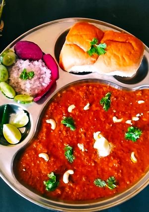 बीटरूट पाव भाजी (Beetroot pav bhaji recipe in hindi) रेसिपी मुख्य फोटो