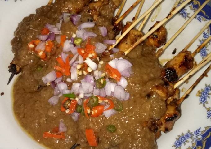 Resep Sate Ayam Berbumbu + Bumbu Kacang Simpel Oleh Faristia Krd🍉 - Cookpad