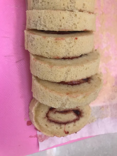 Foto resep Bolu Gulung Roll Strawberry