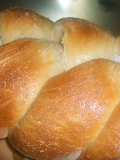 Una foto de Trenza rellena de dulce de leche