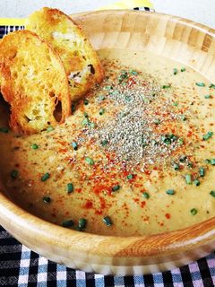 Una foto de Crema de habas verdes mexicana