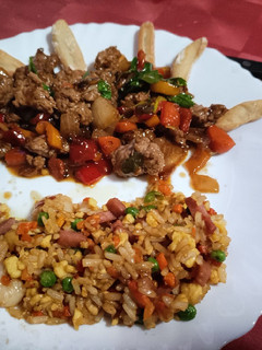 Una foto de Carne picada con verduras en salsa teriyaki
