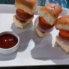 A picture of Aloo paneer patties.