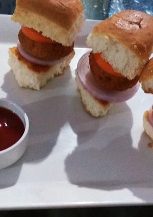 A picture of Aloo paneer patties.