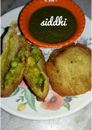 ब्रेड मटर कचोरी (Bread matar kachori recipe in hindi) रेसिपी मुख्य फोटो