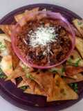 Chile con carne con nachos caseros