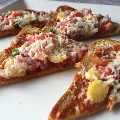 A picture of Pizza style open toast.