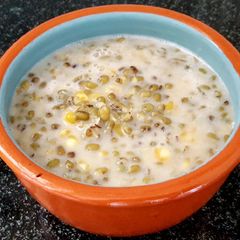 A picture of Green moong congee (sweet version).