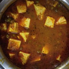 A picture of Matar paneer.