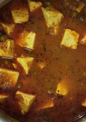 A picture of Matar paneer.