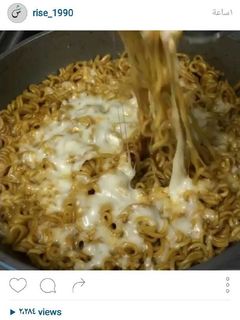 صورة لوصفة اندومي بالموزاريلا