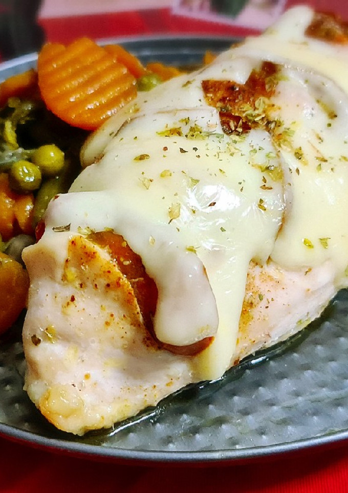 Una foto de Pechuga rellena con panaché de verduras