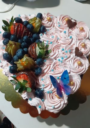O poză a rețetei Tort trio cu fructe de pădure.