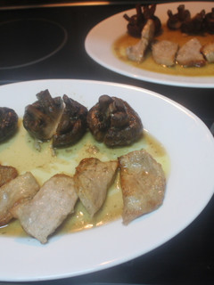 Una foto de Lomo con champiñones en freidora de aire