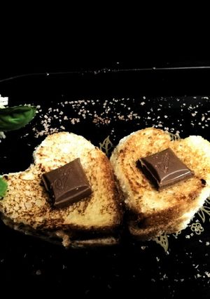 চকলেট হার্ট স্যান্ডউইচ (Chocolate heart sandwich recipe in Bengali) রেসিপির প্রধান ছবি